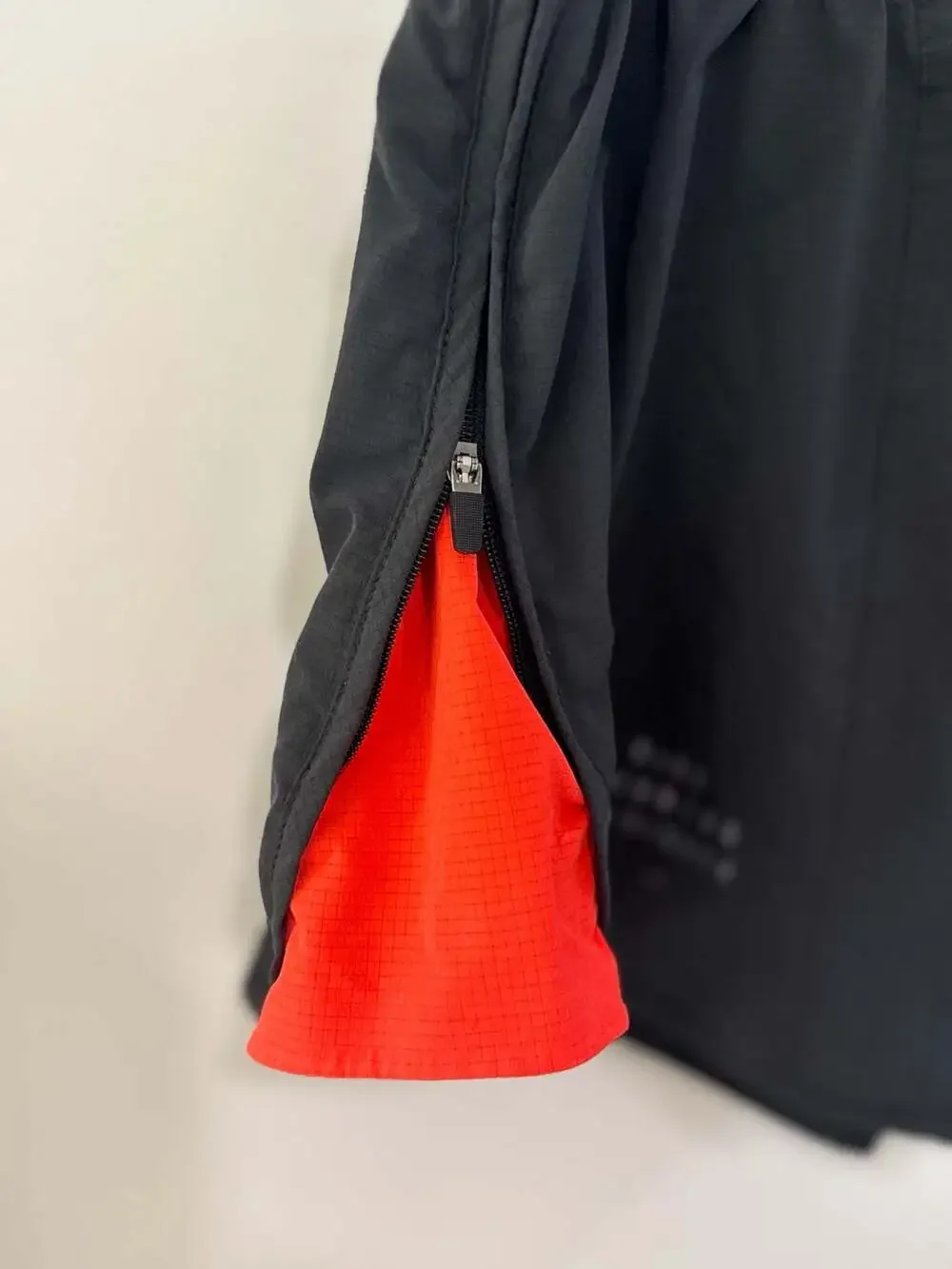 Nike Women's Run Division Tempo Luxe Running Shorts Black/Bright Crimson Size XL